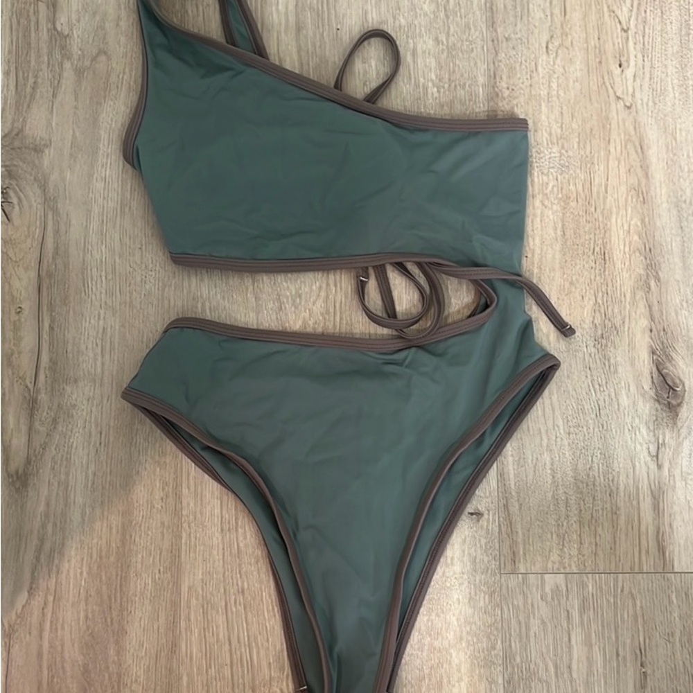Green Asymmetrical Bikini with High-Cut Design